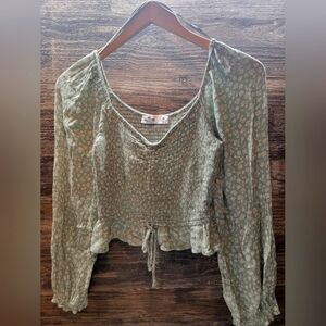 Hollister Green Long Sleeve Cropped Floral Ruffle Blouse Size M